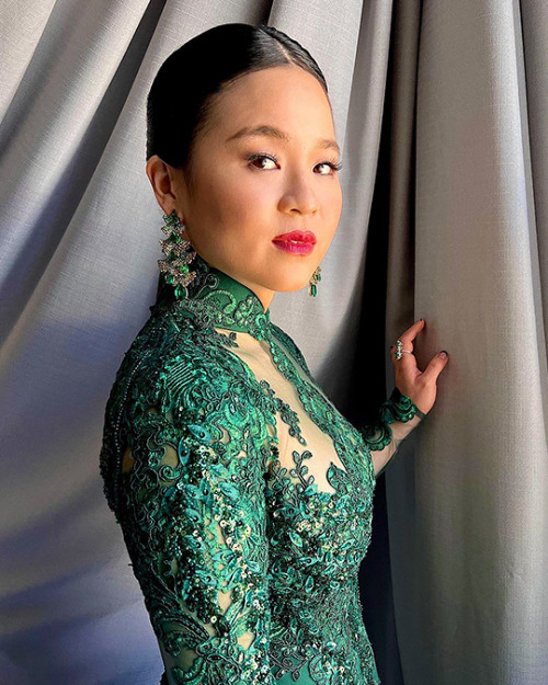 haysianrose:Kelly Marie Tran wore a custom áo dài by Thai Nguyen Atelier to the 94th Academy Awards 