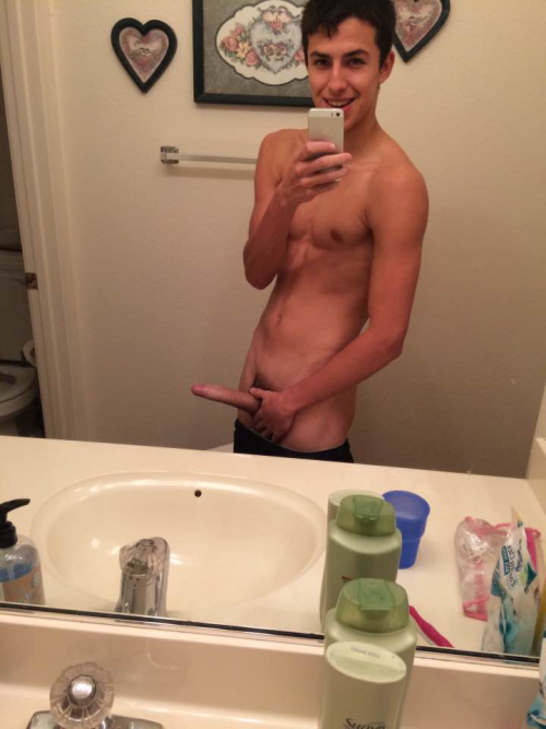 straightdudesexposed:  Stefan 2Enjoy the second set of Stefan :*(2000 notes and I’ll post a new hottie so reblog and like x)