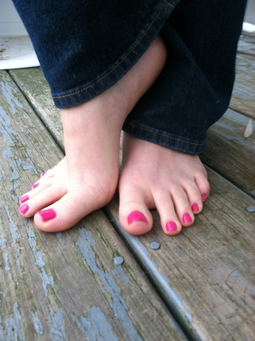 kissabletoes: Who wishes they could be my loyal foot slave, worshipping every inch of my gorgeous fe