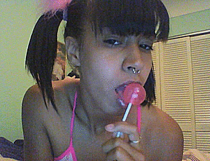 spankmylace:  Candy kissin’ lips for Daddy