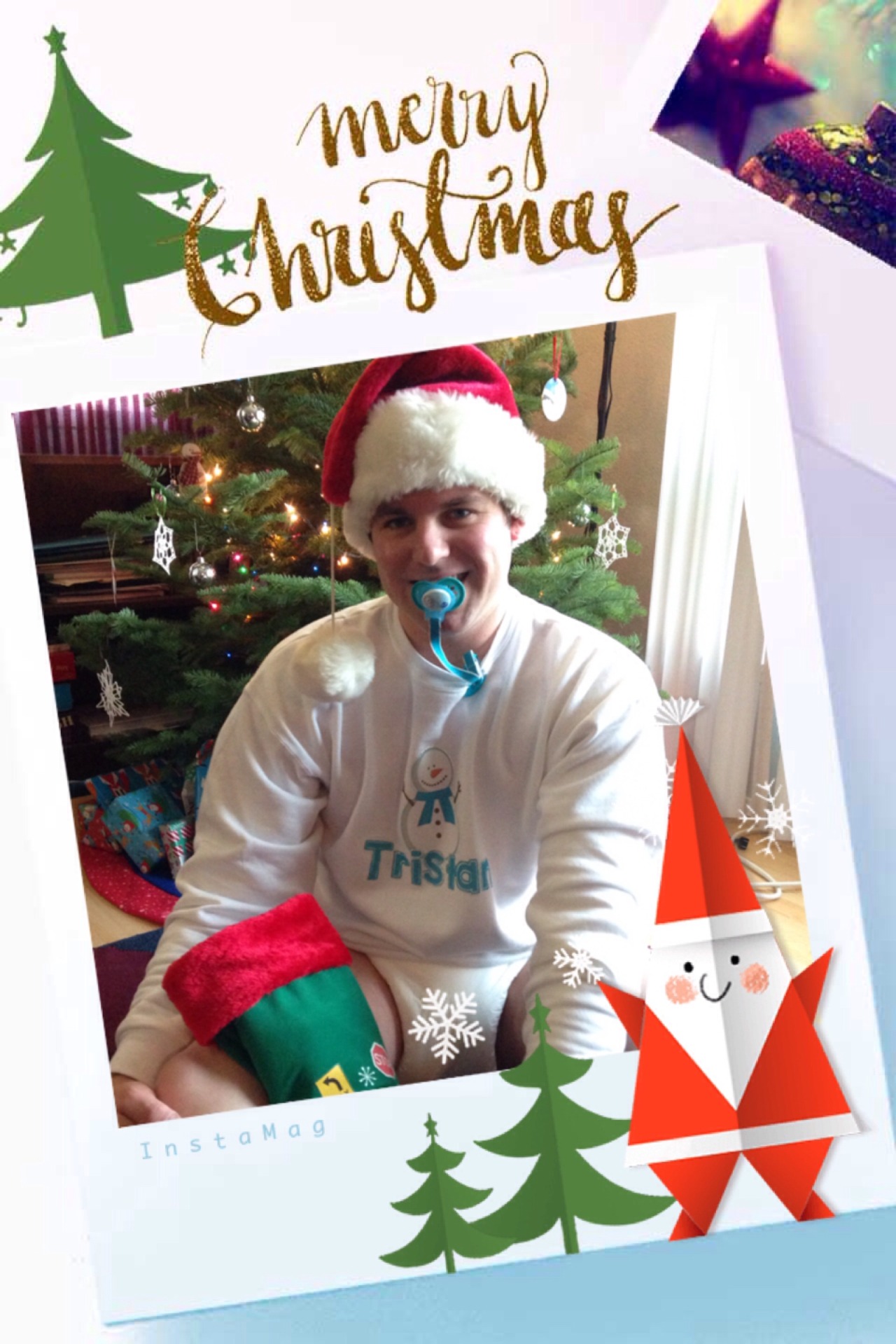 roxxyuncensored:  Merry Christmas from Roxxy and Baby T! I had so much fun watching