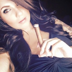 CIGAR Capnolagnia Female Smoking Fetish (NSFW 🔞)