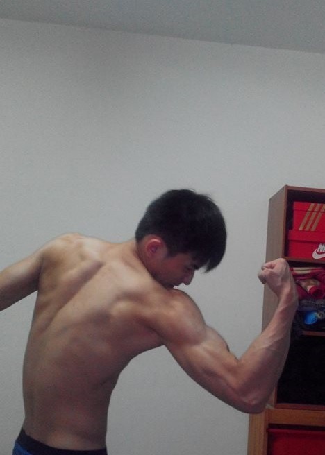 zlam333:  健体小鲜肉，挺拔大肉棒