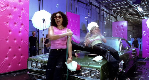 heirloombabydoll:Josie and the Pussycats (2001), dir. Deborah Kaplan &amp; Harry Elfont