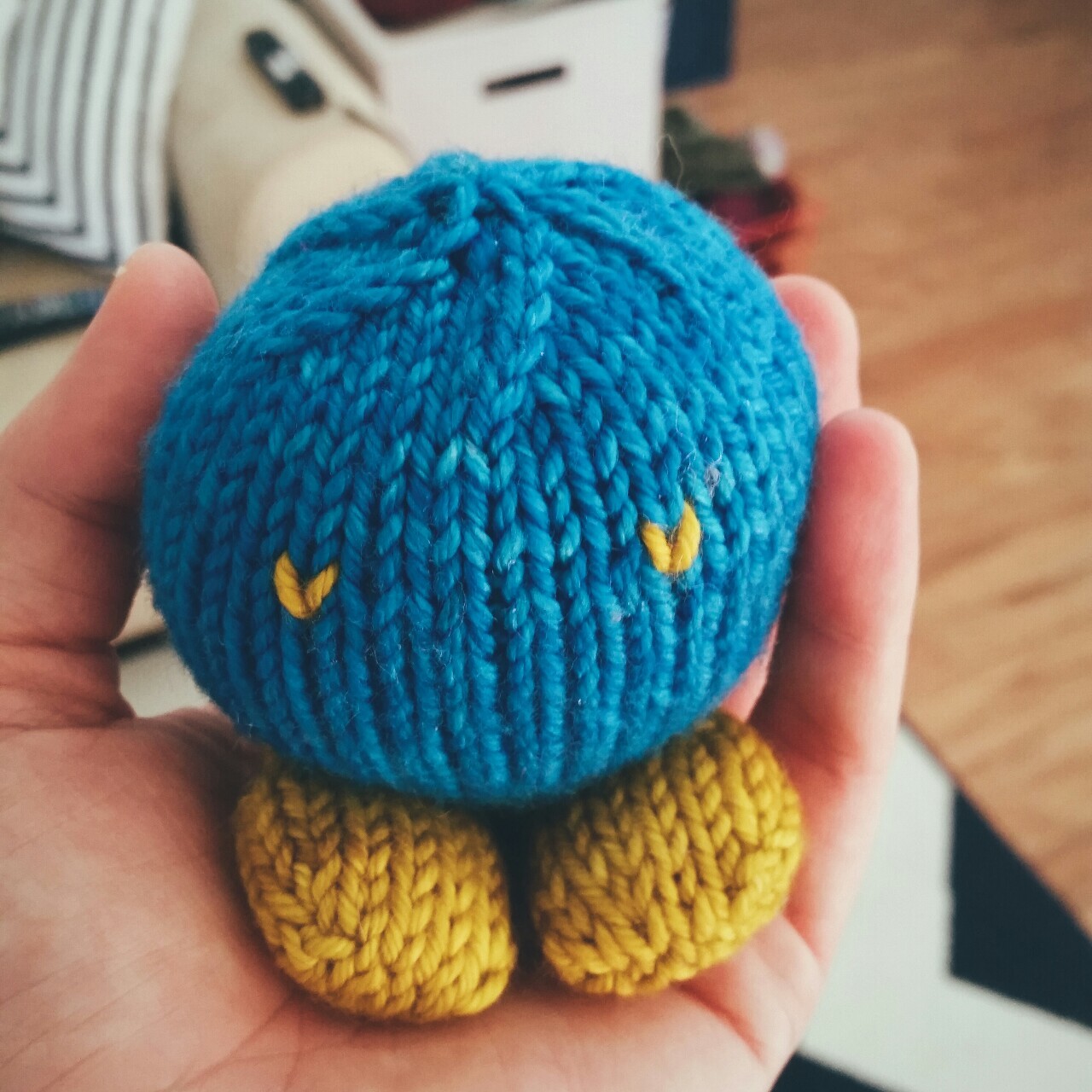 happywithacalmlife:
“Knit this cute little monster dude a while ago for a friend’s son but never got around to giving him a mouth. Should I sew on a felt mouth or just duplicate stitch something? #finishallthethings
”
Stitch?