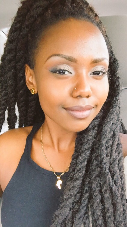herbeautyspeaks:  itstheylovetheafro:  #GlowYouCantBuy #BlackGirlMagic 👸🏿✨  ❤️