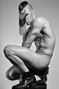 amazing-men:  <p>SOURCE: GuyCandi. Posted by Amazing-Men02