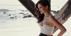ozeraways:get to know me meme:(6/10) current celebrity crushes » Zoey Deutch“Well, I’m active, mobil