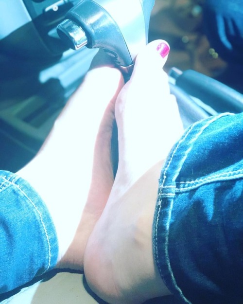 Happy St. Patrick’s Day! New pedi and I made some videos that will be available on my website 