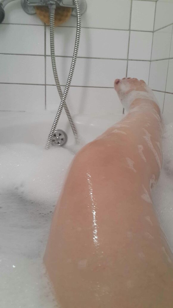 a-catwoman:  Bathtub time