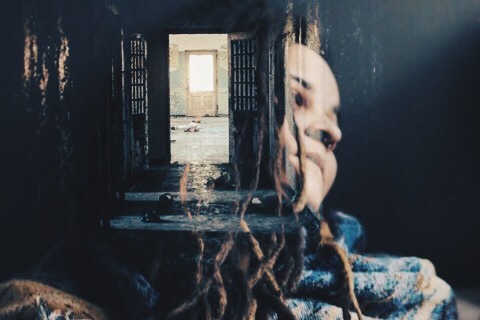 fckinidiot:  beauty behind the madness.   via fckinidiot | dreadthephotographer