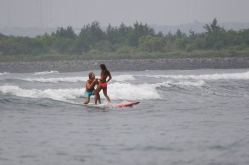 pizza-possum:  So my surf crazed friends just got engaged… can’t think of a better way to propose! 