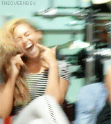 darentertainment:  thequeenbey:  Shit Beyoncé Says: Super Bowl Edition  asdjkflasd IM PRETTY SURE SHE WAS HIGH AT THE SUPERBOWL!! 