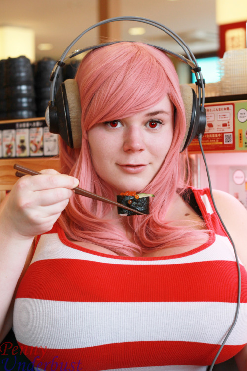 underbust:  roe roe roe your boat… Super Sonico Cosplay. =) 