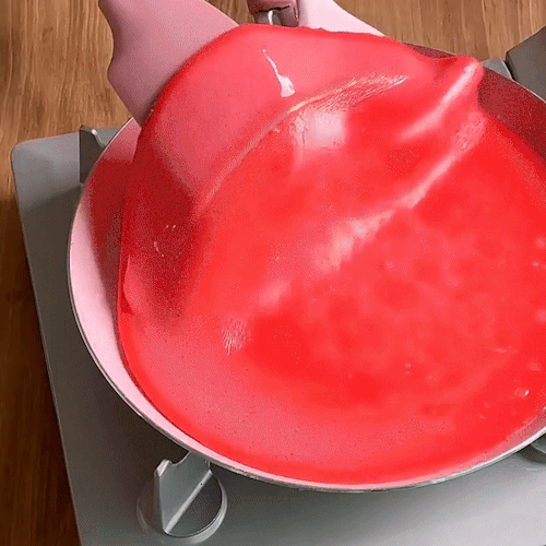 nat-stimmy: Strawberry crepe cake! (SOURCE)