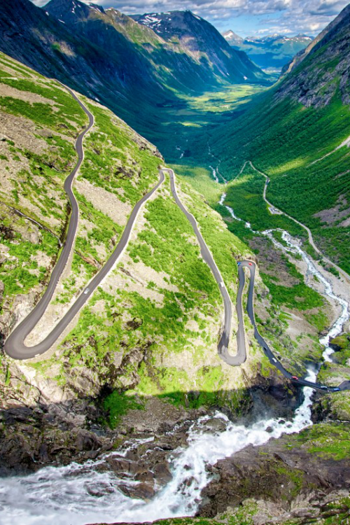 expressions-of-nature:  Trollstigen, Norway by Bård Larsen