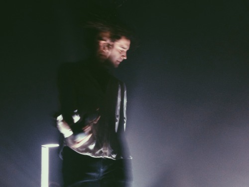 thematthewhealy:  churisma:  My phone glitched, and Matty Healy ended up with two faces. I want to rewind back to this night and do it all over again. xx 11.18.14  love this 