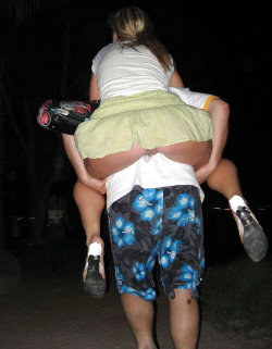 thesexualgourmetexposedinpublic:  Piggy back