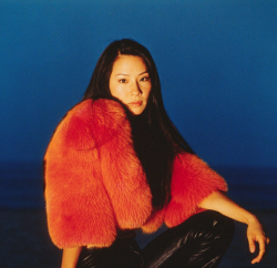 festivemomentspow:  Lucy Liu, 1999