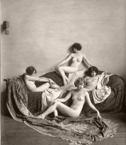 adreciclarte:    Ziegfeld Girls by Alfred Cheney Johnston  