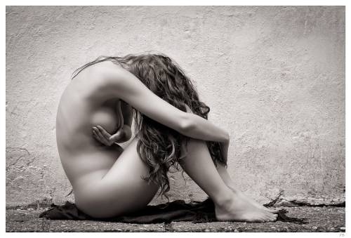 nue-et-belle: sw act by Peter Braun  