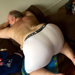 bears4us:  bears4us:  Hefty bottom bear  This ass needs a good dick who in NYC is up for it?