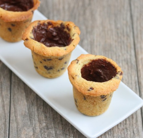 foodffs:  Milk and Cookie Shots (Homemade version of Dominique Ansel’s)  Really nice recipes. Every hour.     