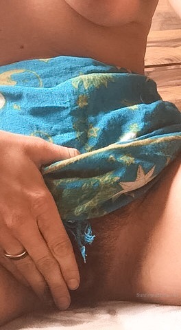 iamsunflowersara:  My hairy lips beg for attention.  @iamsunflowersara