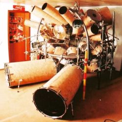 crazydrumkits:  drummers-corner-group:  I posted this a while back. Had to put it up again. Mad crazy. Lol.  Crazy Drum Kit alert! 