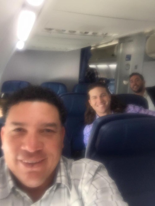 chillywinter:the colon-degrom-harvey plane selfie saga continues