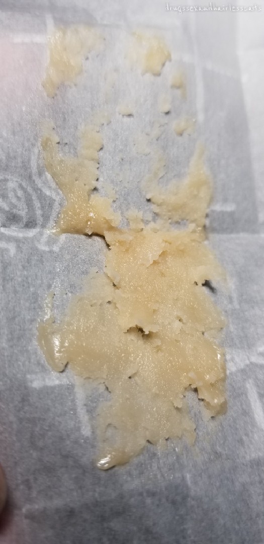 drussexandhairlesscats:  🍌Sour banana hash rosin from Solventi