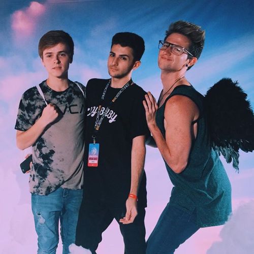 lxkekorns:rickydillon:This was supposed to a picture of angels in the clouds x 