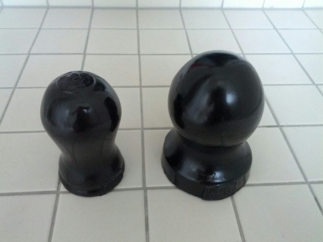 northsub:  Ok here it goes - a photo of my new toy(to the right) - standing next
