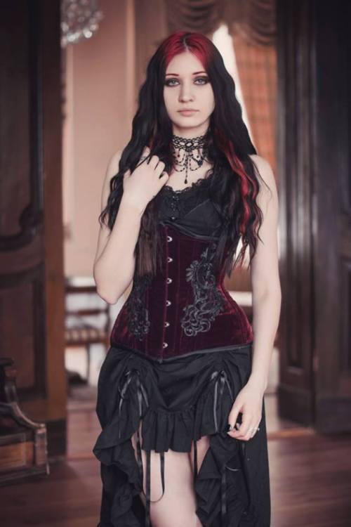 gothicandamazing:    Model: Bloody DracarysPhoto: Aneta Pawska - Enchanted StoriesCorset: sklep Burlesque Welcome to Gothic and Amazing |www.gothicandamazing.org   