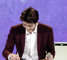 dyominos:  kai only has 3 dogs sehun…. 
