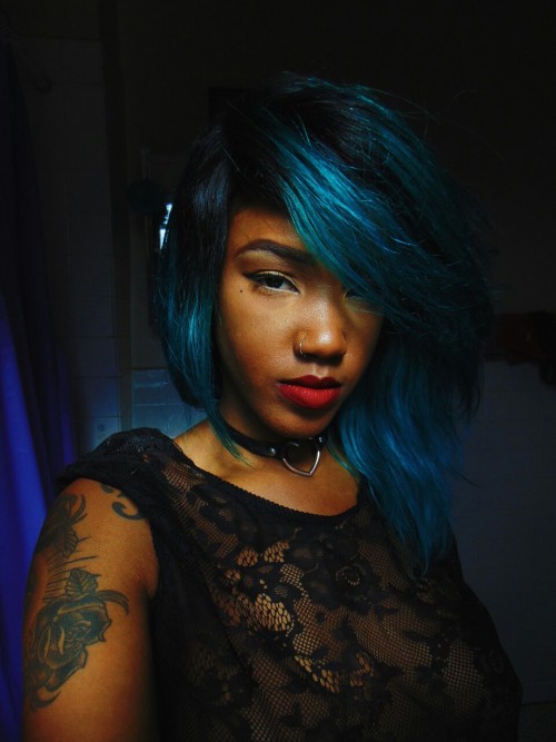 raychillster:  sleepy. featuring my bathroom. 
