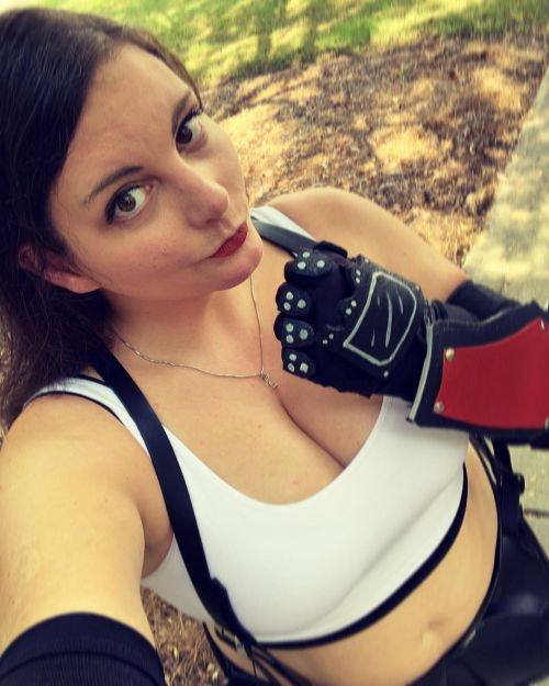 Come on Cloud, let’s go!. . #tifalockhart #tifacosplay #tifalockhartcosplay #ff7 #ff7remake #ff7co