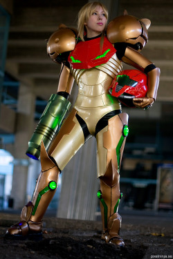 matthew-fiendman:  theomeganerd:  Metroid Samus Cosplay by Pixel Ninja  Oh my god this is amazing