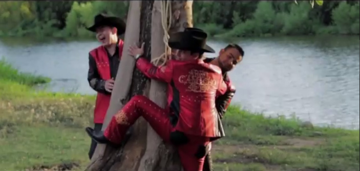 arielcamachoylosplebesderancho:  jajajaja quien ya vio el video? algo de mi historia