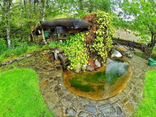 voiceofnature:  Whimsical hobbit house built by Stuart Grant. Located near Tomich, Scotland, he constructed his own real-life Hobbit house with a magical-looking outside and impressive interior. Built in the 1980s, the exterior of the home is completely