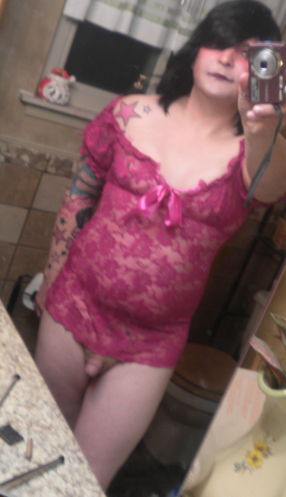 kassandrafl:  pink-erotica:  My Goth make-up and lace lingerie  Lookin cute :D 