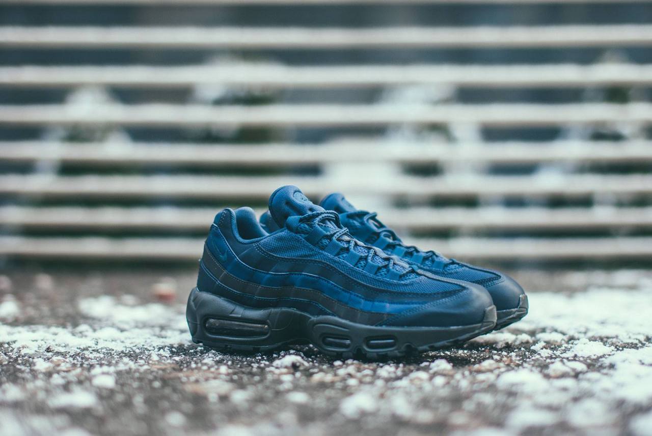 Kicksaddict — Nike Air 95 Essential Squadron Blue