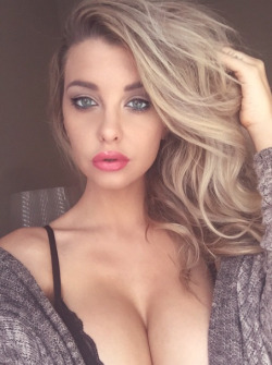 theclassyissue:  EMILY SEARS