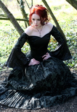 victorian-goth:  Victorian goth http://victorian-goth.tumblr.com/