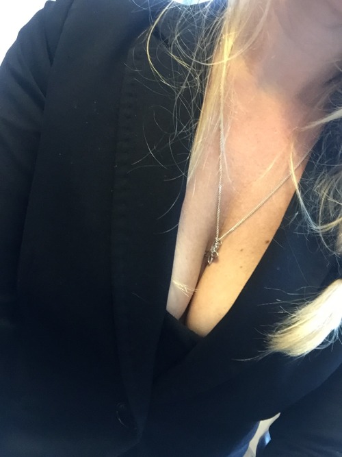 hornyasshell2015:Naughty day at the Office again.. Some of my followers made me so horny I ended up 