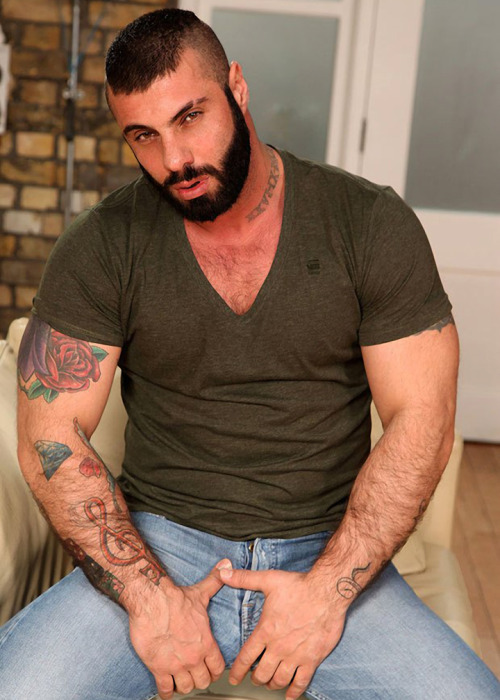 bubblebuttstuds:Alex Marte