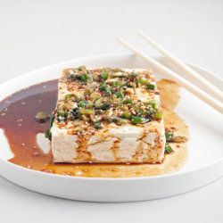 veganrecipecollection:  (via Korean Tofu With Spicy Garlic Sauce)