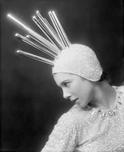 atomic-flash:  1931: Tilly Losch photographed