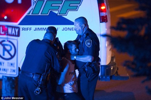 phoeni-xx:  jaedewilliams:  theonetruenidoking:  william-elms:  policymic:  Disturbing photos show a cop choking a college student  Police had been responding to a “disturbance” near the University of Tennessee when a house party estimated to be composed