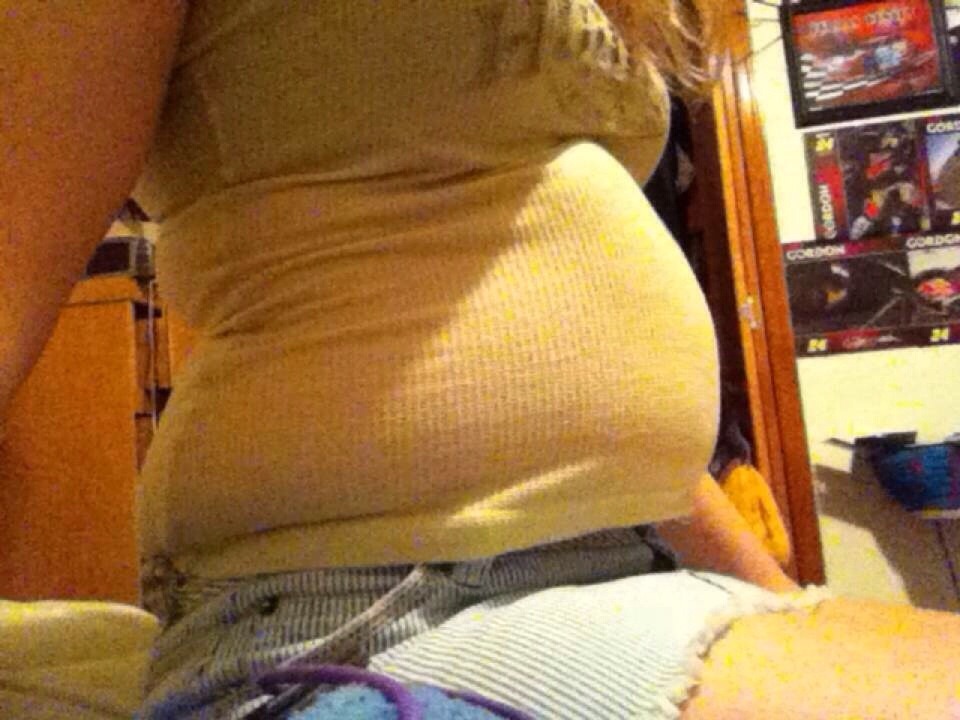 chubbyari:  I look so cute with all my fat spilling out of these clothes 🙊😊
